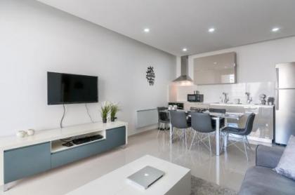 New 2 Bedroom with Terrace - Center of Jerusalem - image 10