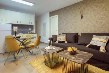 Authentic One bedroom apartment in city center - image 1