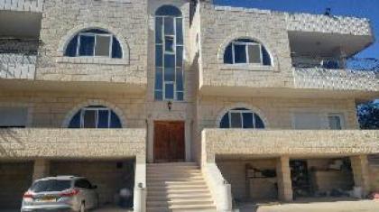 Stay in  Bethlehem&Jerusalem Free secured parking - image 2