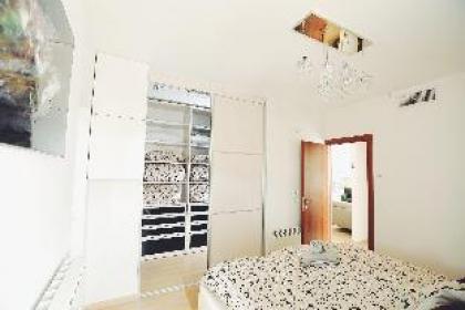 Art Apartment Near Mamila parking/best Location 2 - image 10