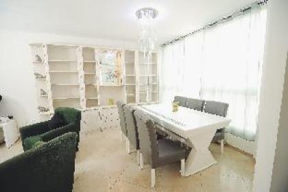 Art Apartment Near Mamila parking/best Location 2 - image 12