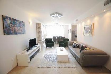 Art Apartment Near Mamila parking/best Location 2 - image 13