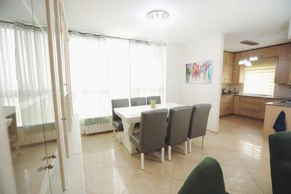 Art Apartment Near Mamila parking/best Location 2 - image 16