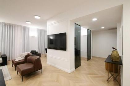 Gorgeous 4 bedroom apt in JTower Jerusalem - image 15