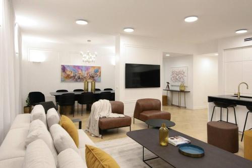 Gorgeous 4 bedroom apt in JTower Jerusalem - image 6