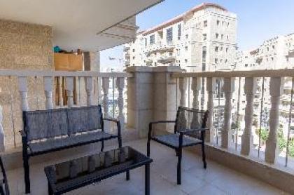 luxury HAUMAJERUS apartments-אירוח יוקרתי בירושלים - image 13