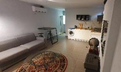 Lovely small apartment 10m walk from the old city - image 10