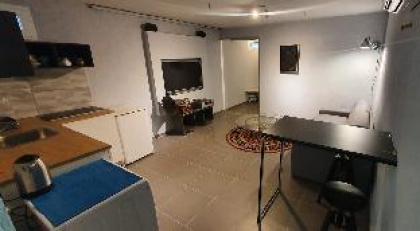 Lovely small apartment 10m walk from the old city - image 8