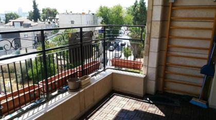 Kosher Furnished 3 bedroom apartment in Katamon - image 13