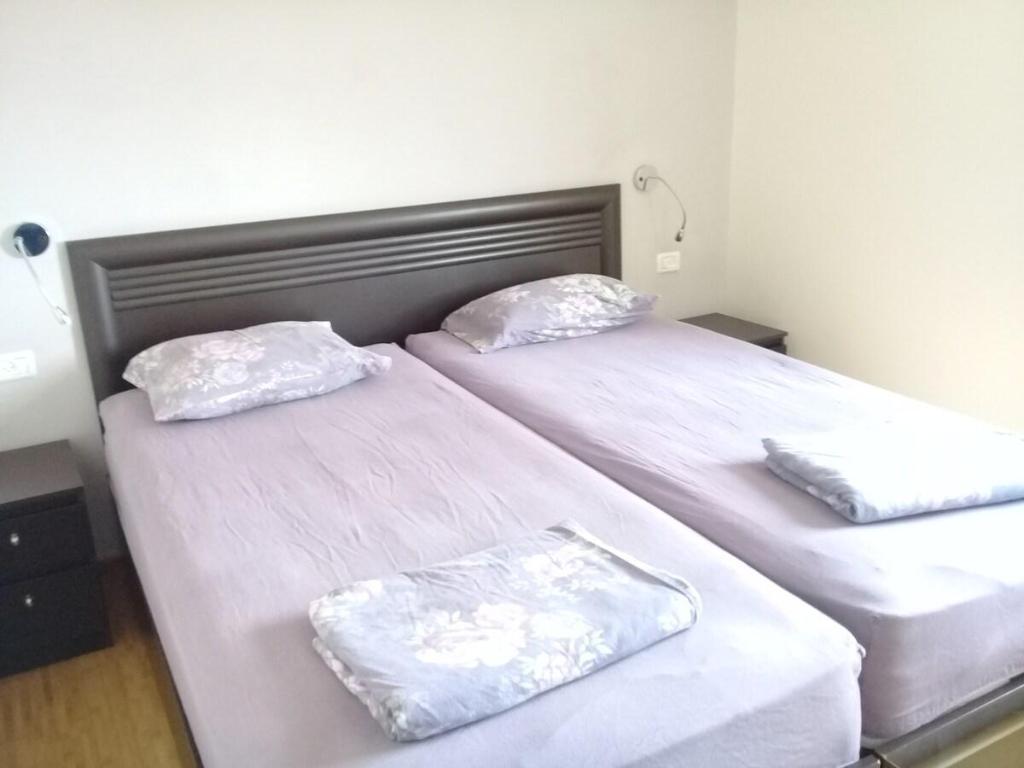 Kosher Furnished 3 bedroom apartment in Katamon - image 5