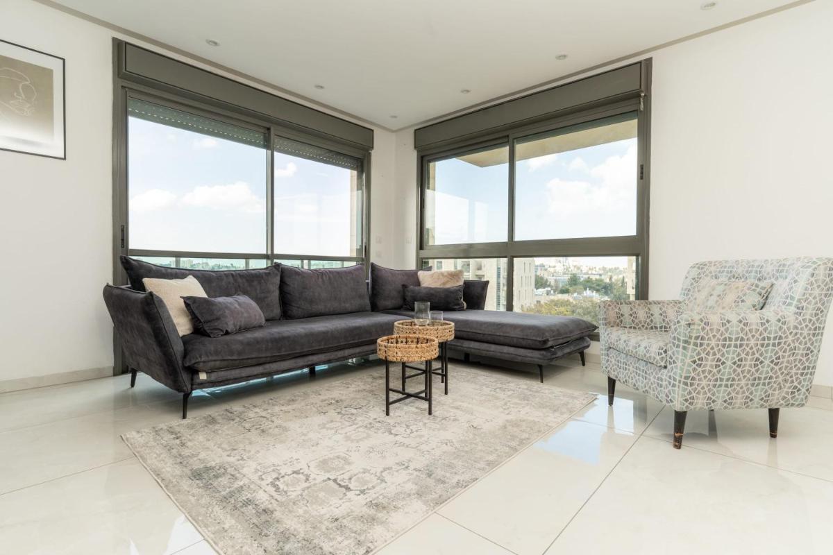 Luxury 3 Bedrooms apartment in Baka - image 2