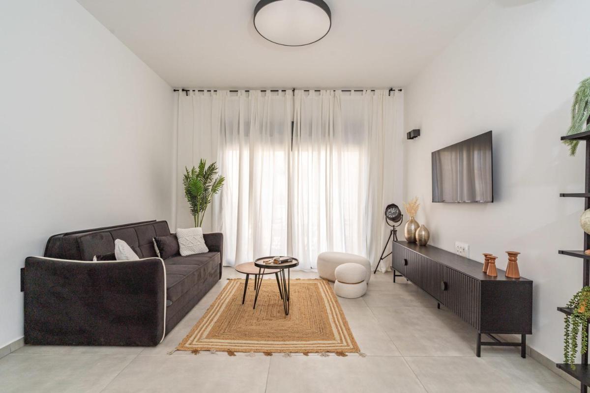 Deluxe 1 Bedrooms Apartment Terrace in City Center - main image