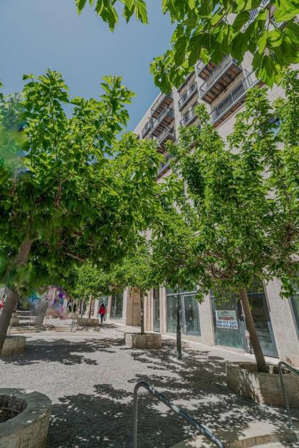 Charming 1BR Agripas Jerusalem By Holiday Rentals - image 16