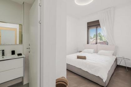 Amazing 2BR Agripas Jerusalem By Holiday Rentals - image 12