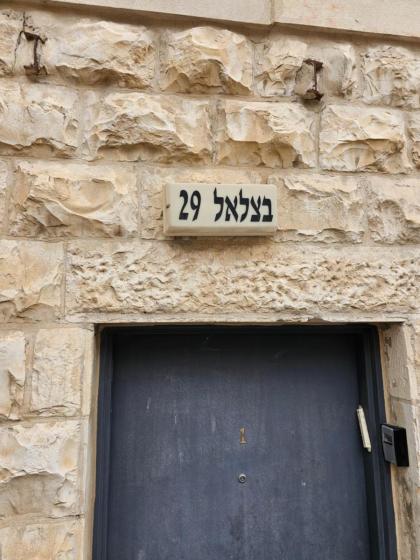 Central Jerusalem apartment - image 3