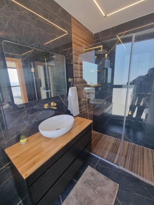 JTower Royal Suites - The Penthouse - Alefimmoed - image 3